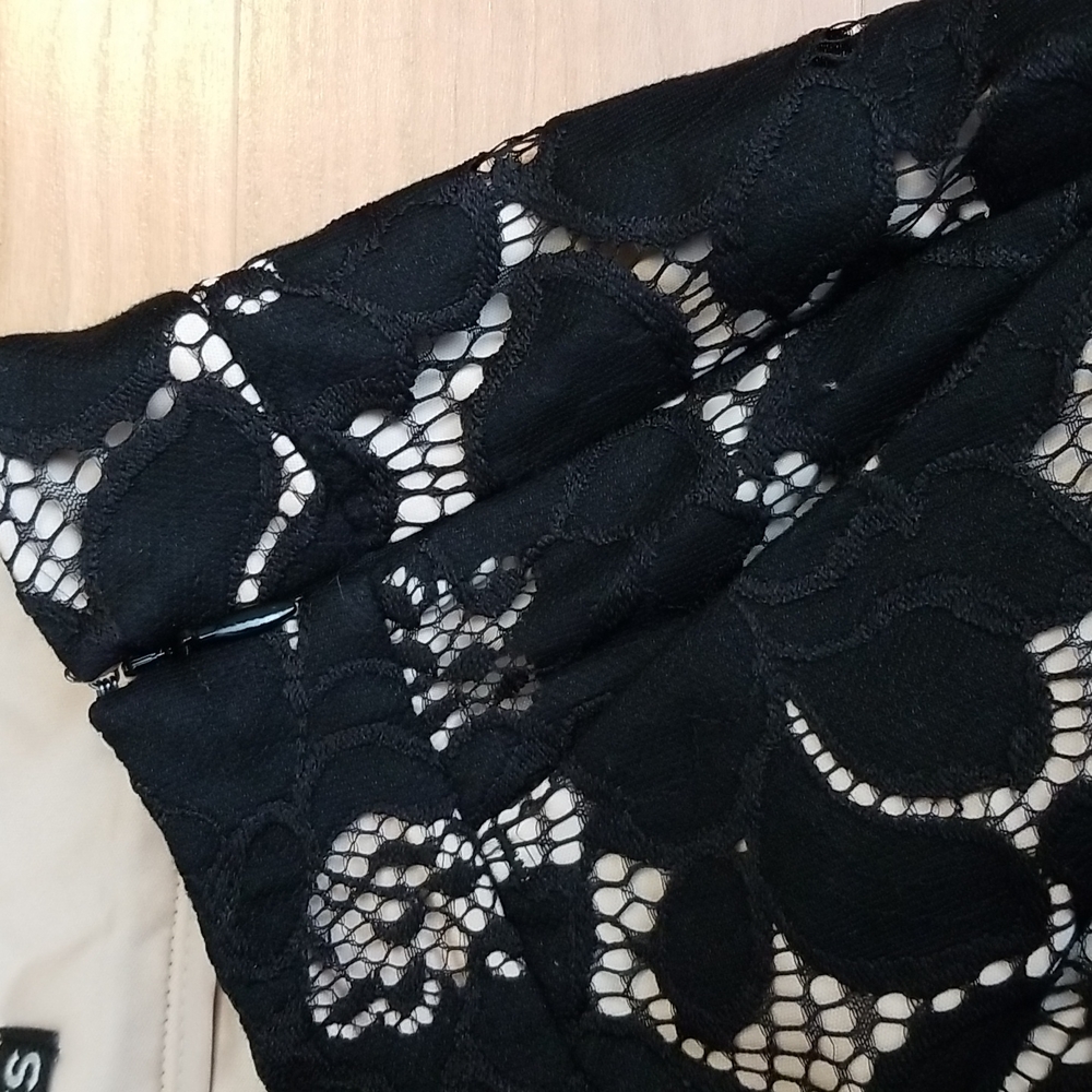 Express Lace Shorts - Picture 4 of 9